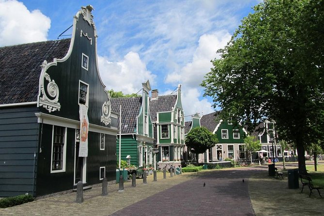 Zaanse Schans Private Tour Windmills - Your guide’s style: local culture, detours, and customization