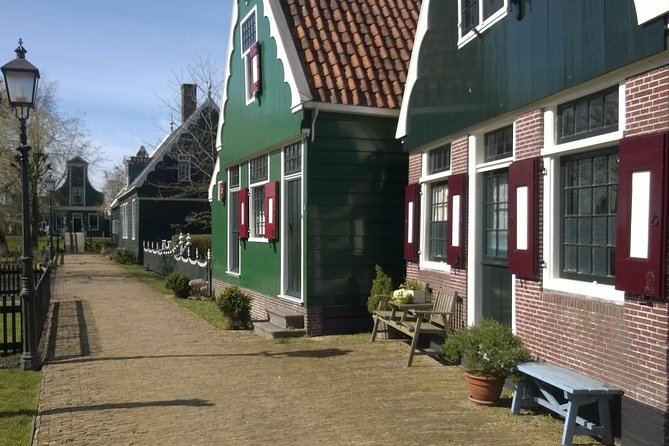 Zaanse Schans Windmills Private Tour from Amsterdam Airport - Kooijman Souvenirs & Clogs: 20 minutes of live shoe-making energy